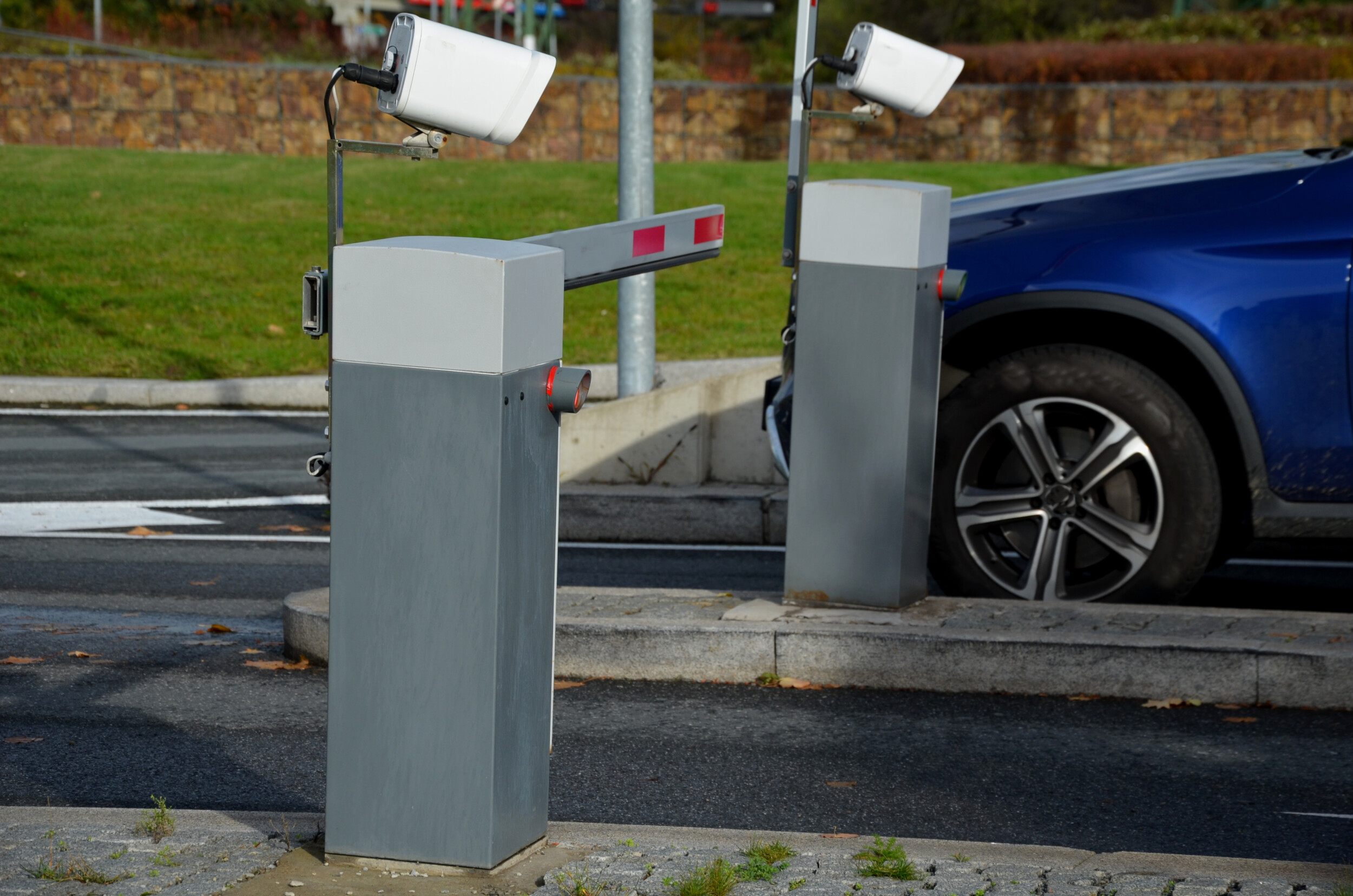 camera system makes it possible to recognize vehicle license plates with high accuracy in real time. The vehicle will arrive at barrier and it will roll up if vehicle’s number plate has paid fee, cam,